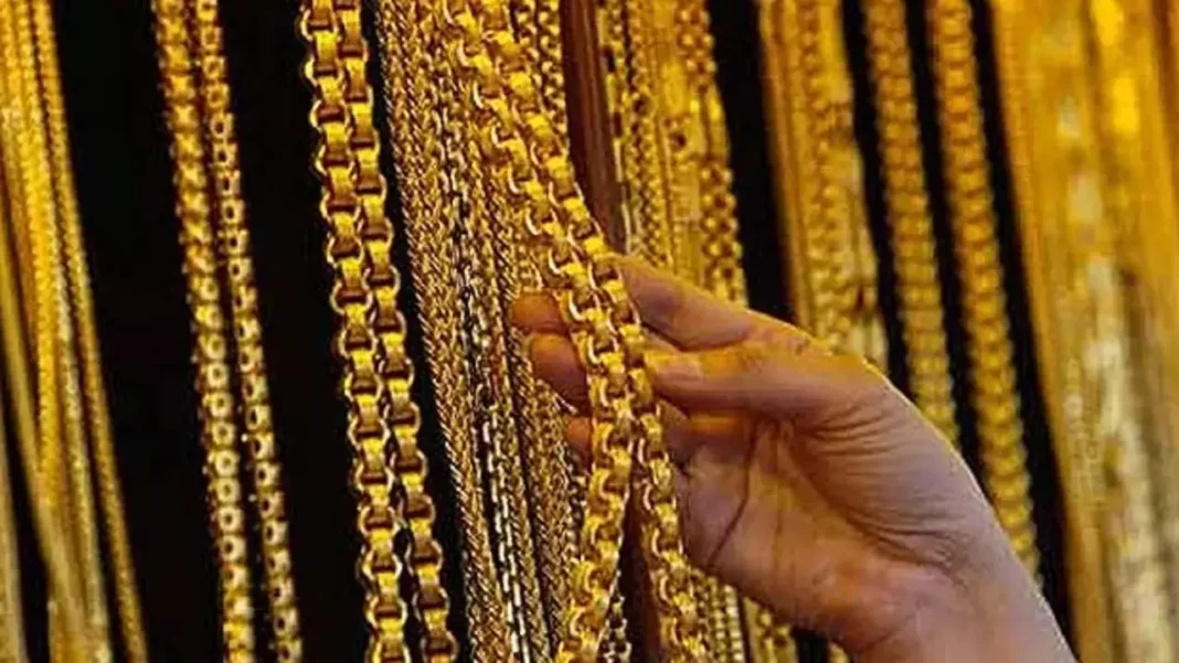 Gold Prices Surge Amidst Global Economic Uncertainty